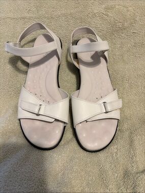 Walking Cradles Women's White Slingback Sandals